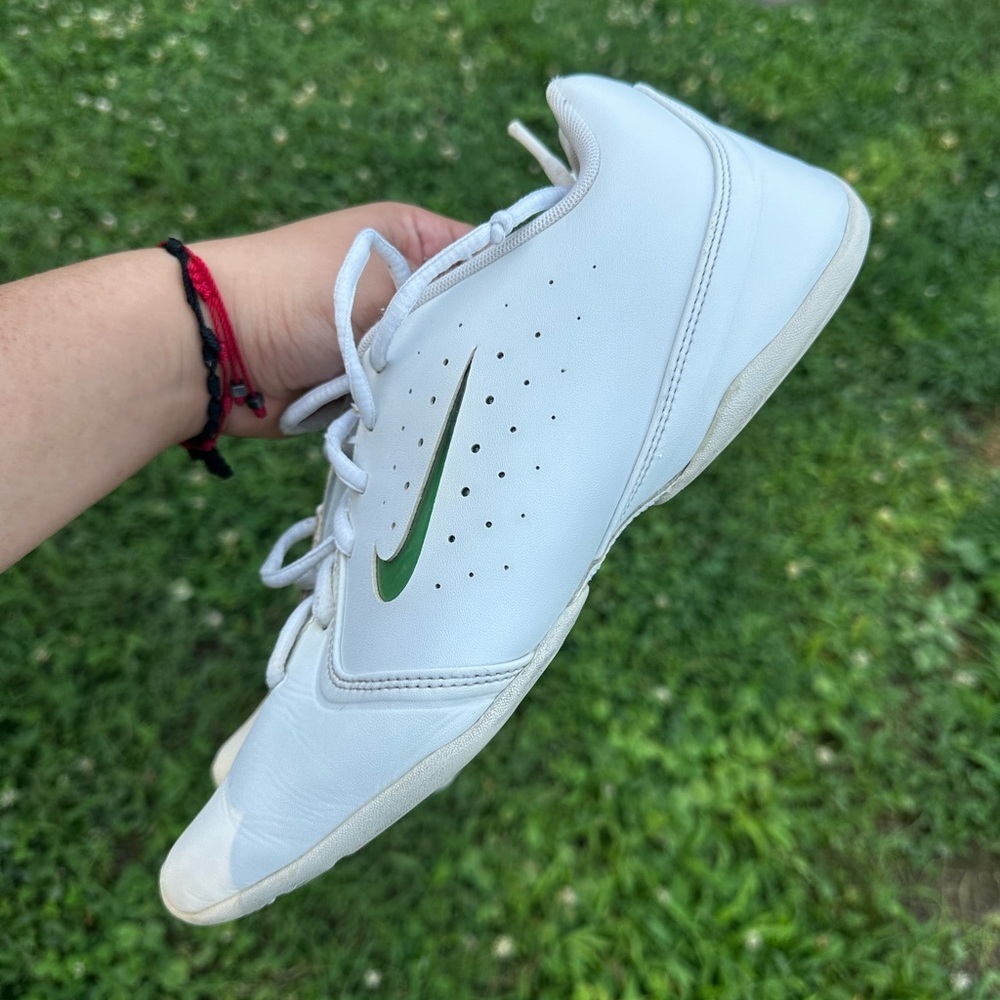 Nike NON-MARKING White and Green Shoes